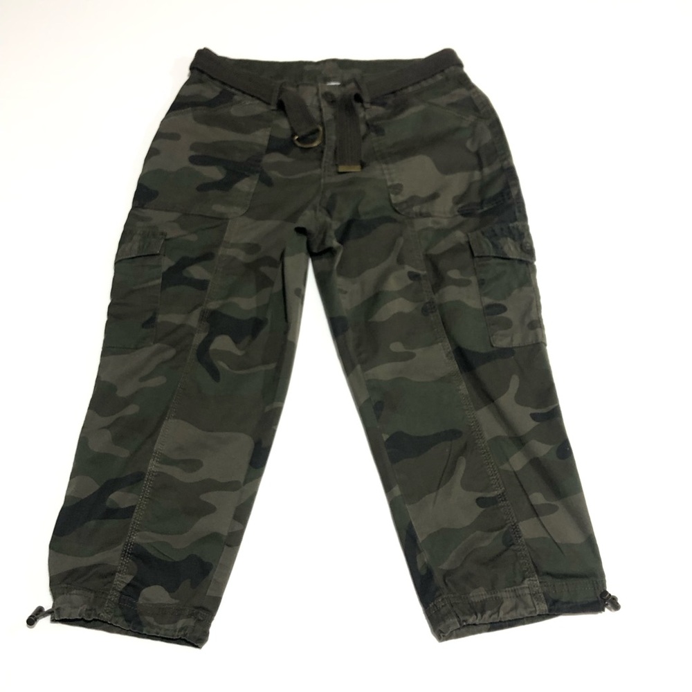 Time and Tru Women's Green Camo Cargo Capri Pants Size 8